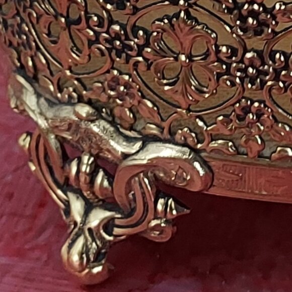 Vtg Oval Gold Tone Filigree Ormolu Footed Jewelry Box w/ Clear Glass Hinged Top - Picture 13 of 16